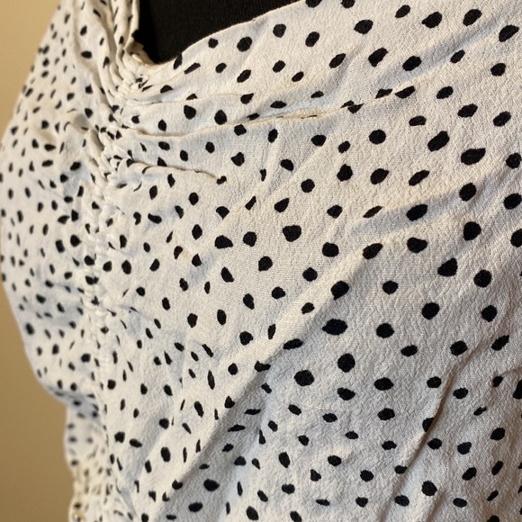 💖 2/$25 H&M Polka Dot Drawstring Blouse - Picture 3 of 7